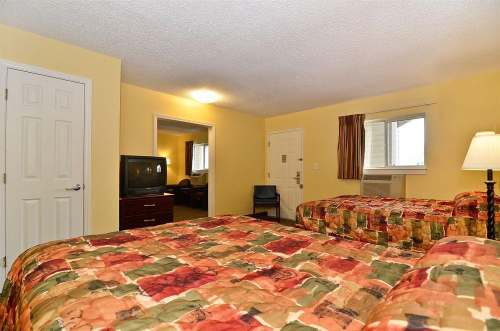 Suburban Studios Charlotte-Ballantyne Экстерьер фото