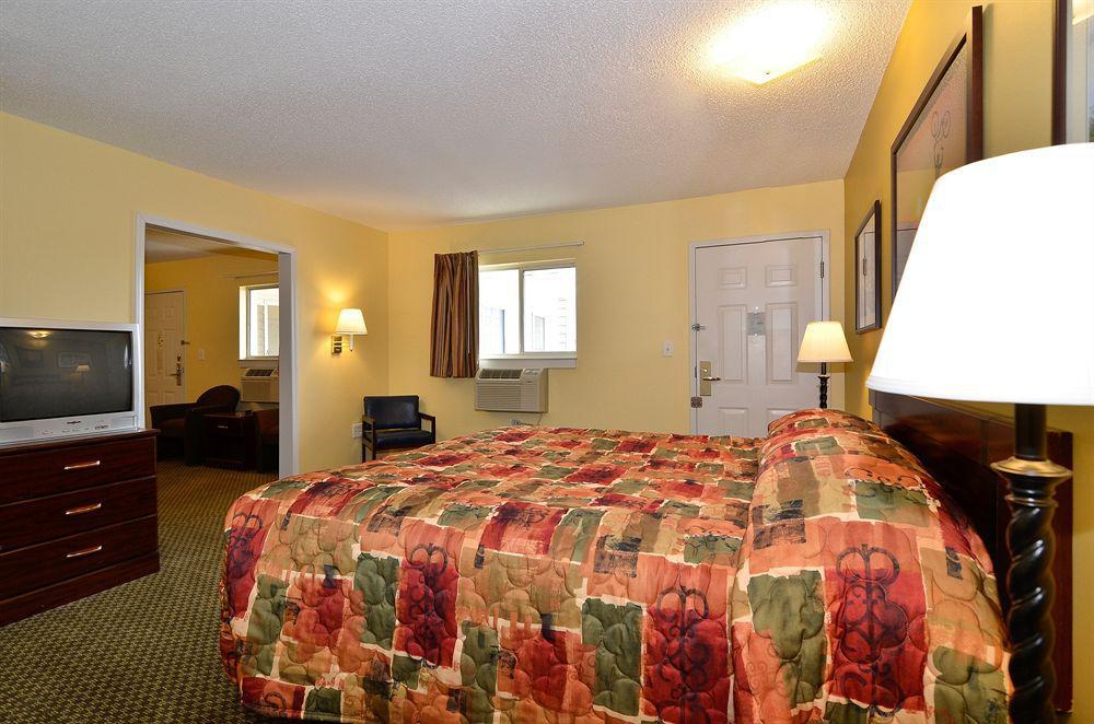 Suburban Studios Charlotte-Ballantyne Экстерьер фото